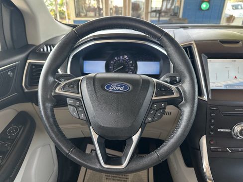 Used 2019 Ford Edge Titanium image 18