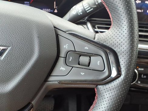 Used 2025 Chevrolet Trax RS image 17