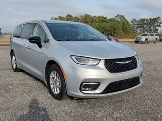 Used 2024 Chrysler Pacifica Touring-L video 1