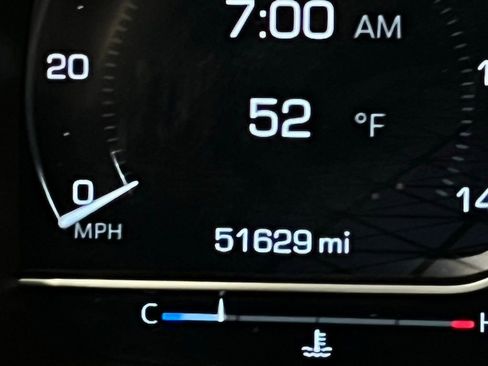 Used 2022 GMC Yukon AT4 w/ Technology Package image 14