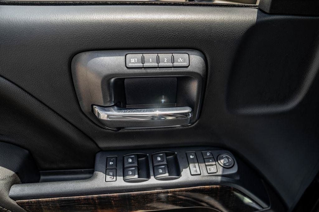Used 2016 GMC Sierra 2500 Denali w/ Duramax Plus Package AWD/4WD image 19