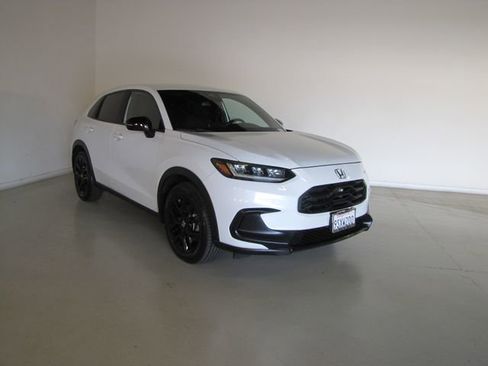 Certified 2023 Honda HR-V Sport image 3