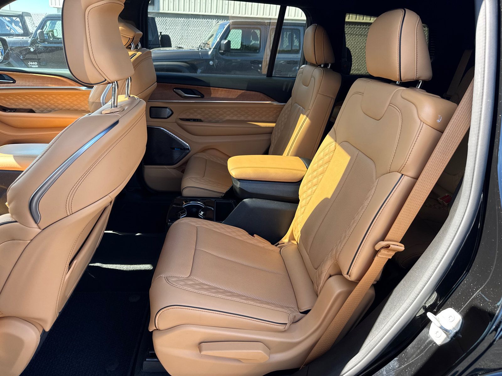 Used 2024 Jeep Grand Cherokee L Summit AWD/4WD image 7