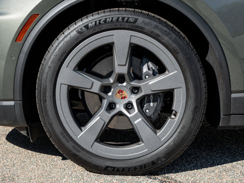 Used 2025 Porsche Macan Electric image 19