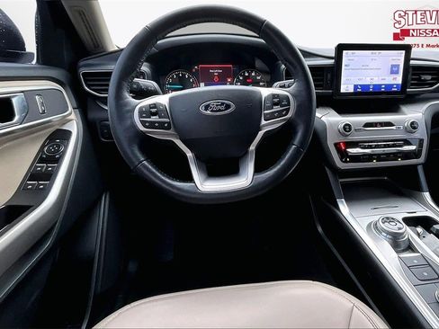 Used 2022 Ford Explorer XLT w/ Equipment Group 202A image 8