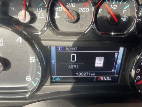 Used 2019 Chevrolet Suburban LT RWD image 10