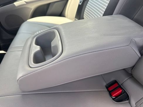 Used 2018 Toyota Camry SE FWD image 14