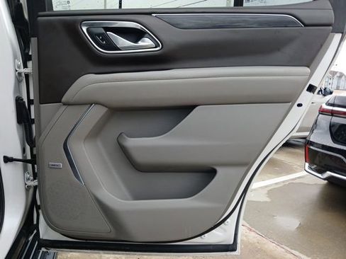 Used 2021 GMC Yukon SLT w/ SLT Premium Package image 10