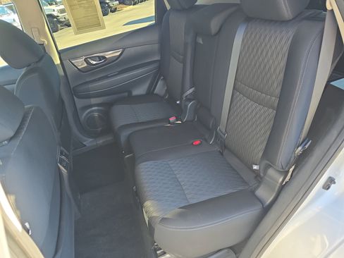 Used 2019 Nissan Rogue SV w/ Sun & Sound Touring Package image 14