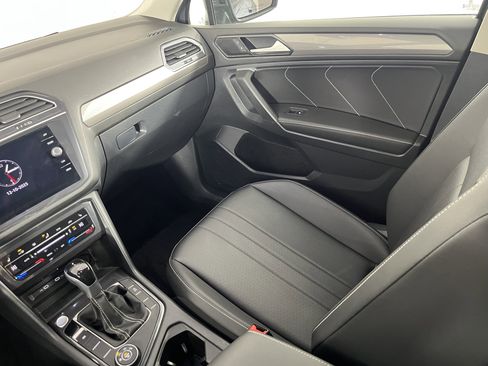 Certified 2024 Volkswagen Tiguan SE image 11