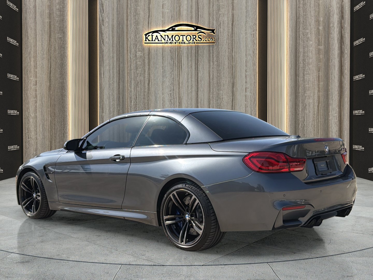 Used 2018 BMW M4 Convertible RWD image 5