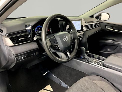 Used 2025 Toyota Camry LE FWD image 17