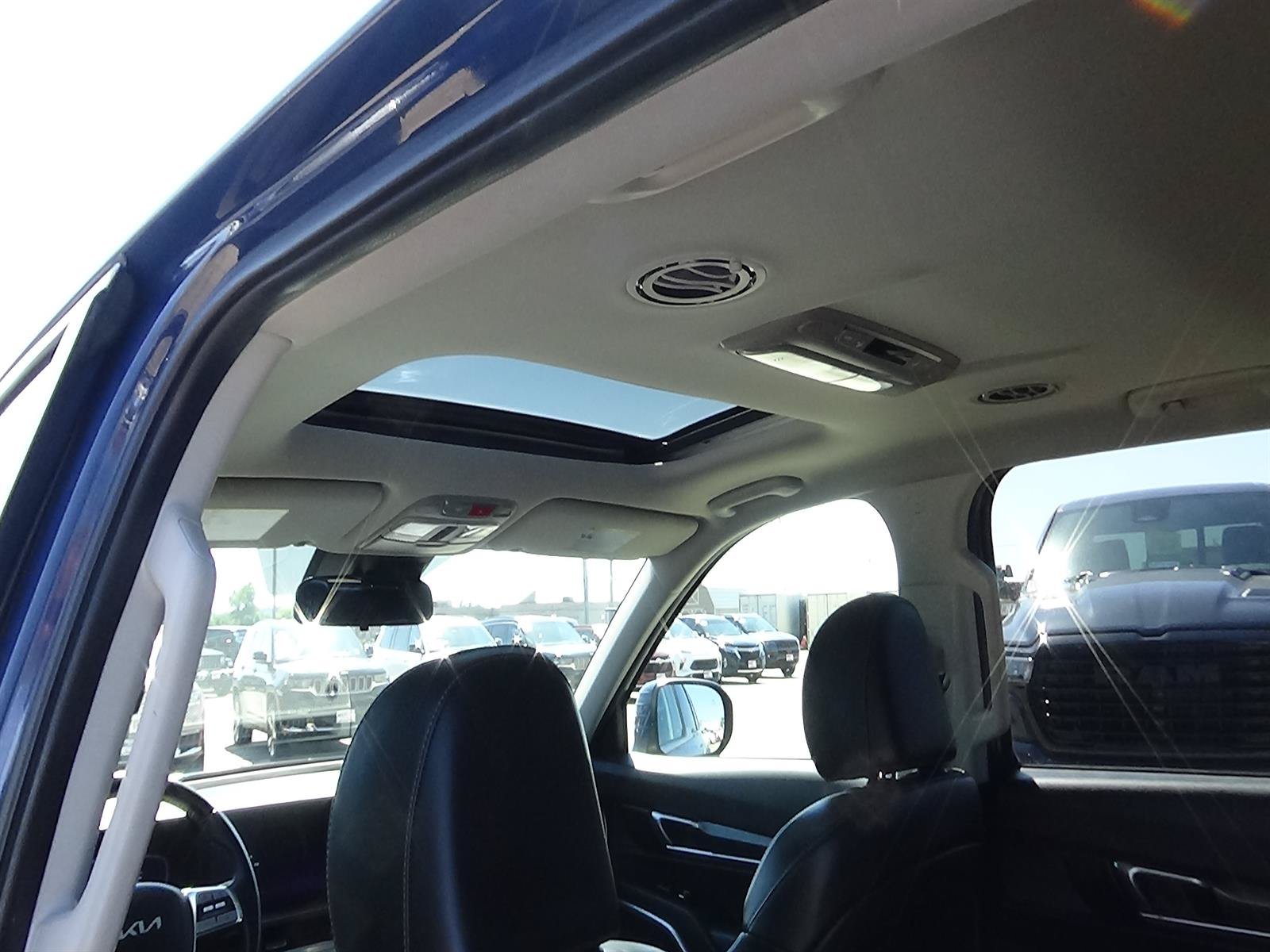 Used 2025 Kia Telluride S AWD/4WD image 13