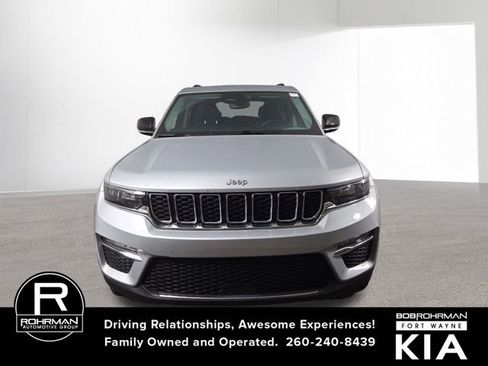 Used 2022 Jeep Grand Cherokee Limited image 3