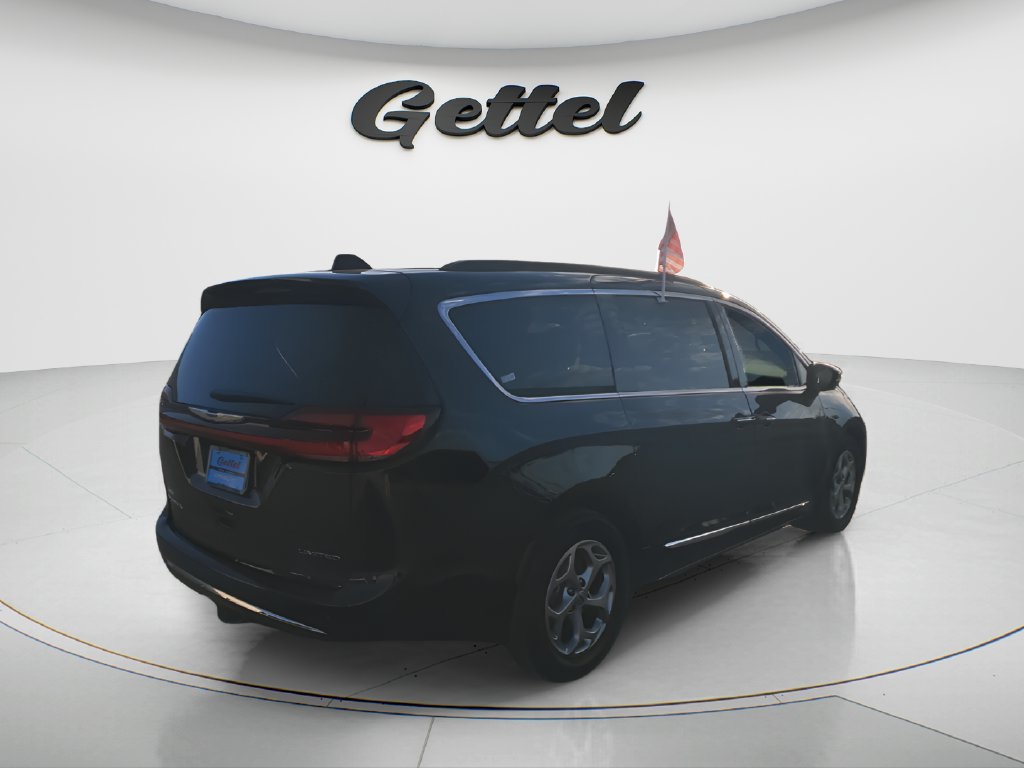 Used 2023 Chrysler Pacifica Limited w/ Trailer Tow Group FWD image 5