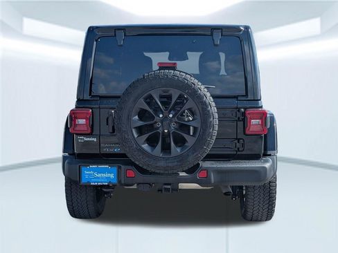 Used 2025 Jeep Wrangler Unlimited Sahara AWD/4WD image 5