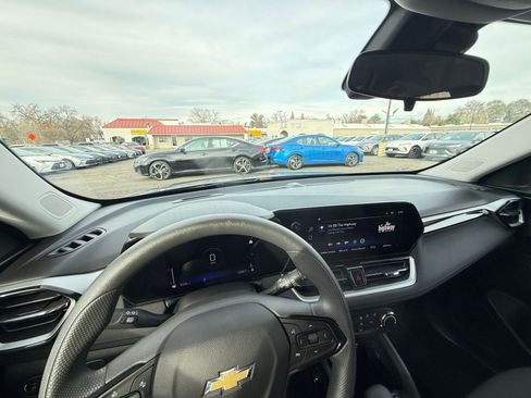 Used 2025 Chevrolet TrailBlazer LT image 33