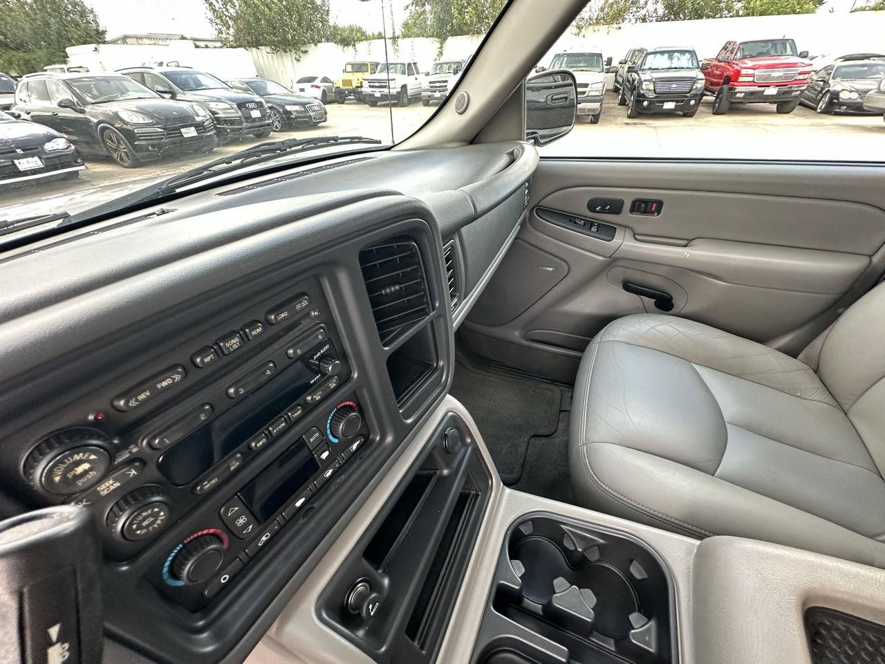 Used 2004 Chevrolet Tahoe LT w/ LT Preferred Equipment Group AWD/4WD image 95