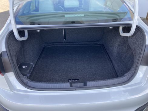 Certified 2025 Volkswagen Jetta SE image 8