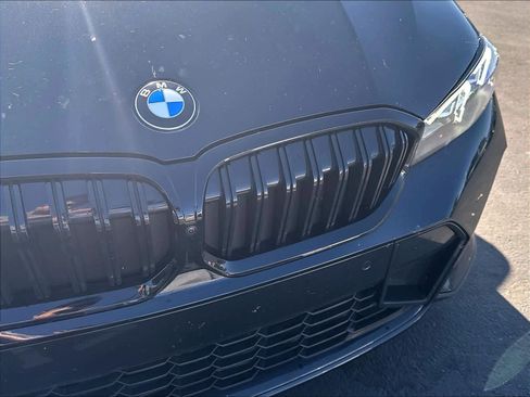 Used 2023 BMW 330i Sedan w/ M Sport Package RWD image 31