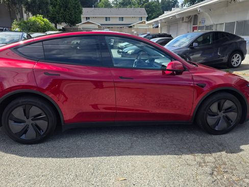 Used 2026 Tesla Model Y AWD image 4