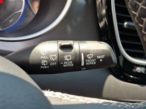 Used 2025 Chrysler Pacifica Select FWD image 25