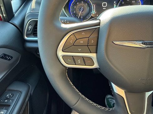 Used 2026 Chrysler Pacifica Limited FWD image 19