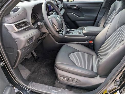 New 2026 Toyota Highlander XSE image 4