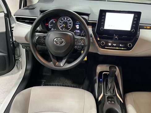 Used 2020 Toyota Corolla LE image 11