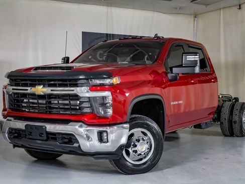 Used 2024 Chevrolet Silverado 3500 LT w/ Convenience Package image 4