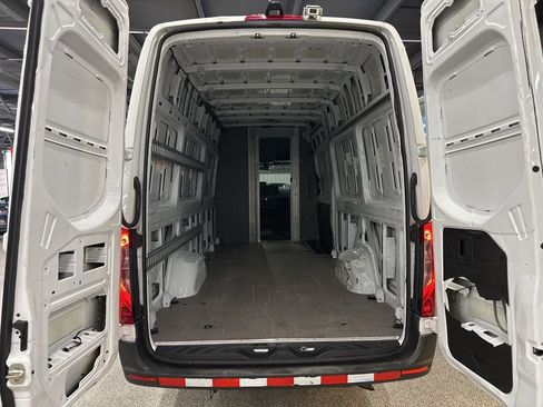 Used 2020 Mercedes-Benz Sprinter 2500 image 21