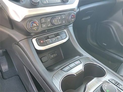 Certified 2023 GMC Acadia SLT image 18