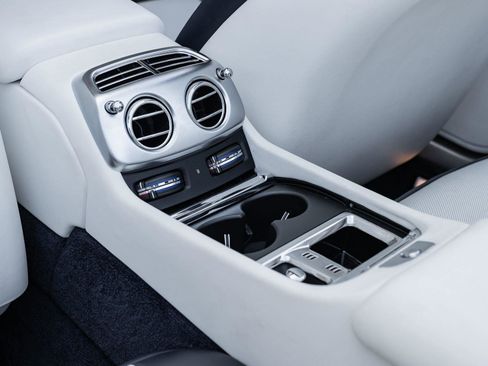 Used 2018 Rolls-Royce Dawn image 43