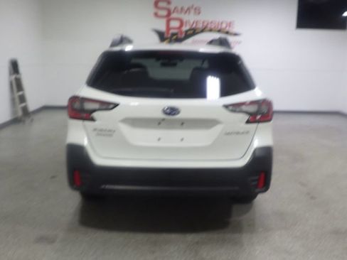 Used 2022 Subaru Outback Premium AWD/4WD image 3