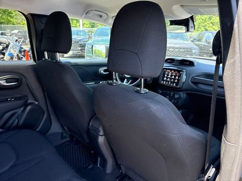 Used 2023 Jeep Renegade Latitude AWD/4WD image 24
