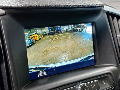 Used 2018 GMC Terrain SLE w/ Driver Convenience Package FWD image 16