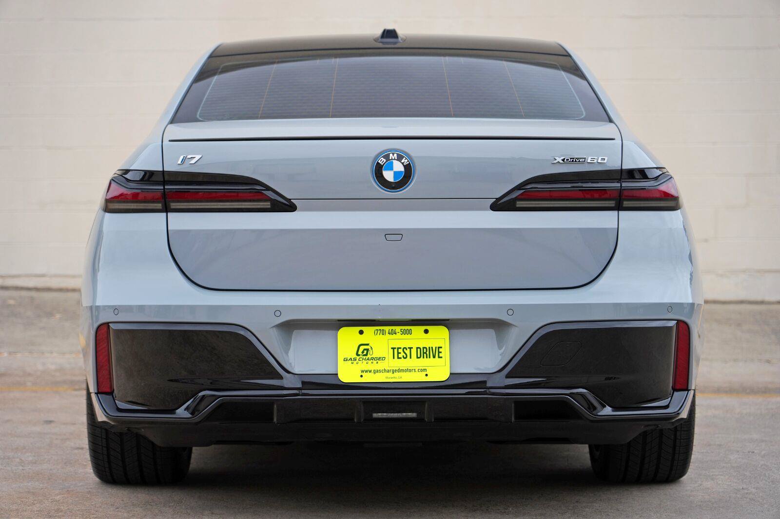 Used 2023 BMW i7 xDrive60 w/ Parking Assistance Package AWD/4WD image 11