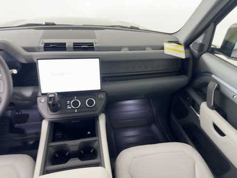 New 2026 Land Rover Defender 110 X-Dynamic SE image 23