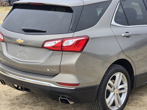 Used 2018 Chevrolet Equinox Premier image 12