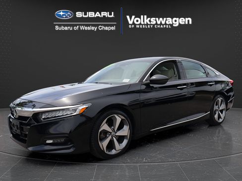 Used 2018 Honda Accord Touring image 3