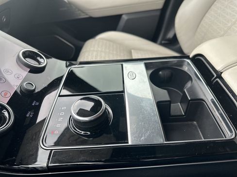 Used 2018 Land Rover Range Rover Velar R-Dynamic HSE image 29