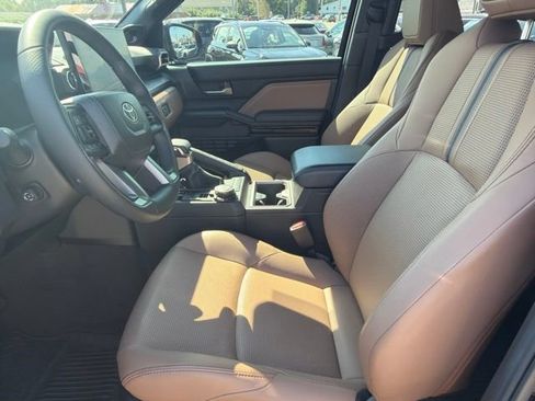 Used 2025 Toyota 4Runner Limited AWD/4WD image 6
