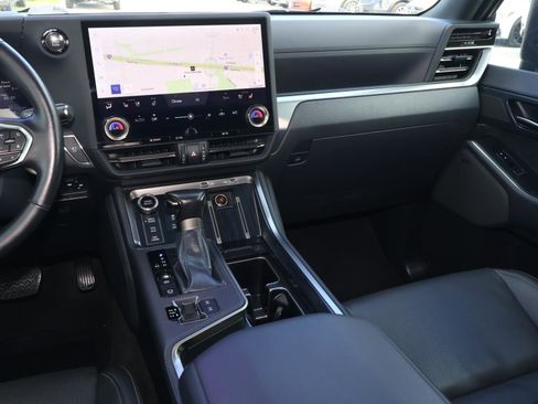 Used 2024 Lexus GX 550 AWD/4WD image 11