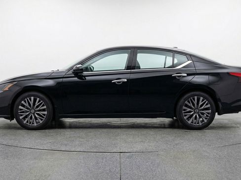 Used 2025 Nissan Altima 2.5 SV FWD image 5