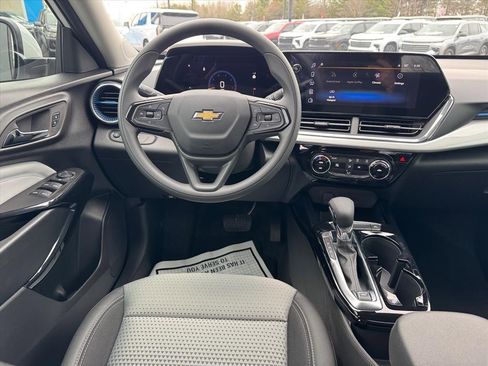 Used 2026 Chevrolet Trax LT image 12