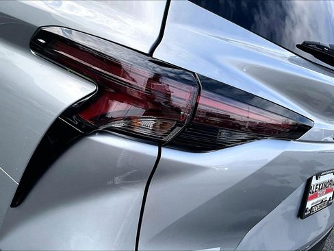 Used 2025 Toyota Sienna XLE w/ XLE Plus Package image 29