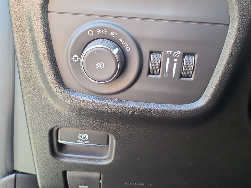 New 2026 Jeep Grand Cherokee Limited w/ Luxury Tech Group II AWD/4WD image 14