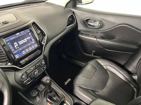 Used 2019 Jeep Cherokee Limited image 36