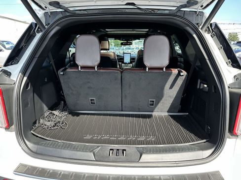 Used 2023 Ford Explorer Platinum w/ Technology Package image 8