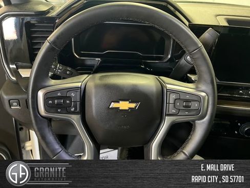Used 2024 Chevrolet Silverado 1500 LT w/ Z71 Off-Road Package AWD/4WD image 9